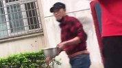 男子因380元服务费捅死中介 小区居民：中介是骗子
