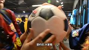 西甲-1516赛季-不买咱也看看 和美女一起逛巴萨球迷商店-新闻