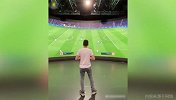 爽翻！当你在环面屏演播室玩FIFA是什么体验？