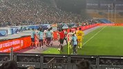 中甲“江苏德比”！实拍南通外援夸张大笑挑衅对手 引两队冲突