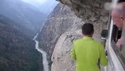 你敢坐吗？无愧勇敢的人 征服喜马拉雅山最危险山路的巴士