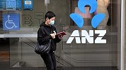 银行多收客户1500万 赔偿客户1200万还被罚款4900万