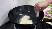 广式鱼头豆腐煲，营养丰富，好吃又美味