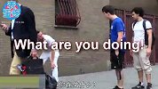 表蛋疼-20160516-社会实验，街头虐待狗，路人反应把我惊呆了