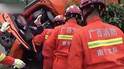 惨烈！南宁往北海方向发生车祸车身压成铁泥 车上4人全部遇难