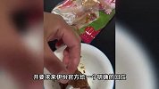 粽子吃出疑似带血创可贴？宝妈称孩子吃了一大半才发现，公司回应