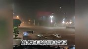 四川古蔺县遭暴雨袭击：车辆被冲上树，部分河岸被冲垮、道路中断
