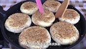 早餐饼这样做真好吃，农村大妈教你新吃法，酥脆掉渣，简单又营养