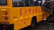 山东一幼儿园校车与货车相撞致14人受伤 现场哭声一片