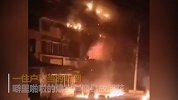 贵州一居民楼凌晨突发大火 住户：爆裂声如放炮