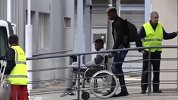 登贝莱飞往芬兰接受名医手术 亿元先生坐轮椅现身-专题
