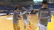 CBA-1718赛季-江苏德比基情一幕 前肯帝亚悍将回家与众将打闹不断-新闻