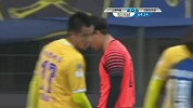 艾伦制霸申鑫禁区 近距离头球被国威挡出
