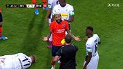 第25分钟伊斯坦布尔球员凯萨拉黄牌