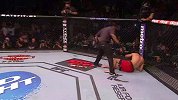 UFC-15年-本周最佳KO：黑龙咆哮密集铁拳狂轰滥炸大牛头（8月27日）-精华