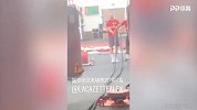 枪迷们放心！拉卡泽特伤势无碍 健身房生龙活虎甩战绳