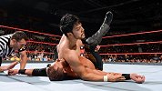 WWE-17年-RAW第1282期：1V2强弱不等赛 巴洛尔VS明星伙伴-单场