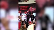 CBA-1516赛季-郭艾伦活动现场开嗓 献唱《再见》引爆粉丝-新闻