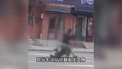 男子骑电动车拖行女子数十米！警方通报：2人因行车让行发生口角