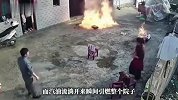 女子拿汽油桶，径直倒入火炉试图引火，汽油刚倒出便引燃桶身