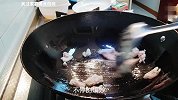 饭店土豆烧肉都不用刀切？难怪那么入味下饭，看大厨正宗做法
