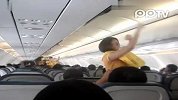 空姐跳劲舞做安全示范