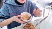 中午吃减肥餐荞麦拌面玉米粥