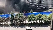 浙江一大楼突发大火 浓烟冲天吞没整幢楼