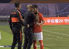 《热点恒大》陌生又熟悉的广州德比 卡帅送韦世豪深情一吻