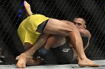 里卡多-拉马斯UFC终结时刻：断头巴西牛仔降服斯旺森