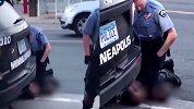 美国一黑人遭警察膝盖锁脖跪压 反复求饶后窒息身亡