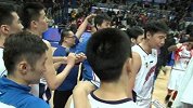 CBA-1314赛季-常规赛-第12轮-赛后全队围圈欢呼 DJ成搞怪吉祥物-新闻