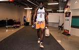 霍华德致敬科比 NBA西部决赛G5赛前魔兽身着8号球衣入场