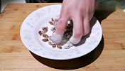 我家香蕉都是这样吃，打2个鸡蛋，不油炸不用蒸，出锅比吃肉还香