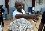 现场扔1000美元打赌！特里佩顿PK三分谁能赢球又赢钱