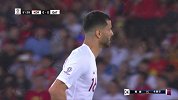 卡塔尔获前场定位球 胡希大脚射门直奔看台而去