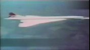 UFO在飞机旁边飞过 瞬间消失无影