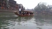 旅游-凤凰泛舟沱江之二