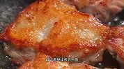 把鸡腿往锅里煎一煎，出锅就是大酒店卖八十八一份的经典美味，香
