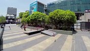 极限-15年-Chris Cole展示滑板技巧 秀炫酷玩转街道赛场-新闻