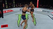 UFC五大爆冷KO：张伟丽偶像遭高扫爆头 蜘蛛骚操作被识破