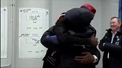 好久不见!格列兹曼熊抱博格巴 魔性笑声引爆更衣室