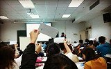 大学老师上课播放音频点名 网友：史上最没感情的点名字