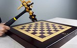 把棋盘砸了 里面竟然是？