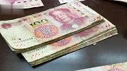 10万纸币藏厕所霉掉一半男子急得直奔银行 银行清点4小时兑完