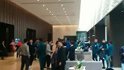 申花球员纷纷抵达庆功宴  上海足协主席朱广沪现身