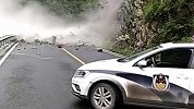 突发！四川峨边山石垮塌 1名养路工人被砸伤