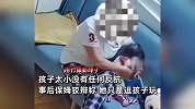 保姆趁家长不在家虐待孩子，用竹藤勒孩子脖子和胳膊，监控曝光！