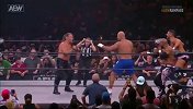 格斗传奇多斯桑托斯首次作为职业摔跤手登台 与杰里柯打的有来有回