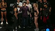 UFC-17年-UFC215主赛选手面对面赛前称重仪式现场-花絮